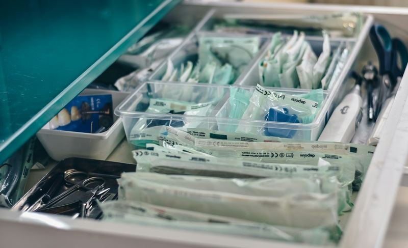 Sterile medical supplies arranged in a storage tray